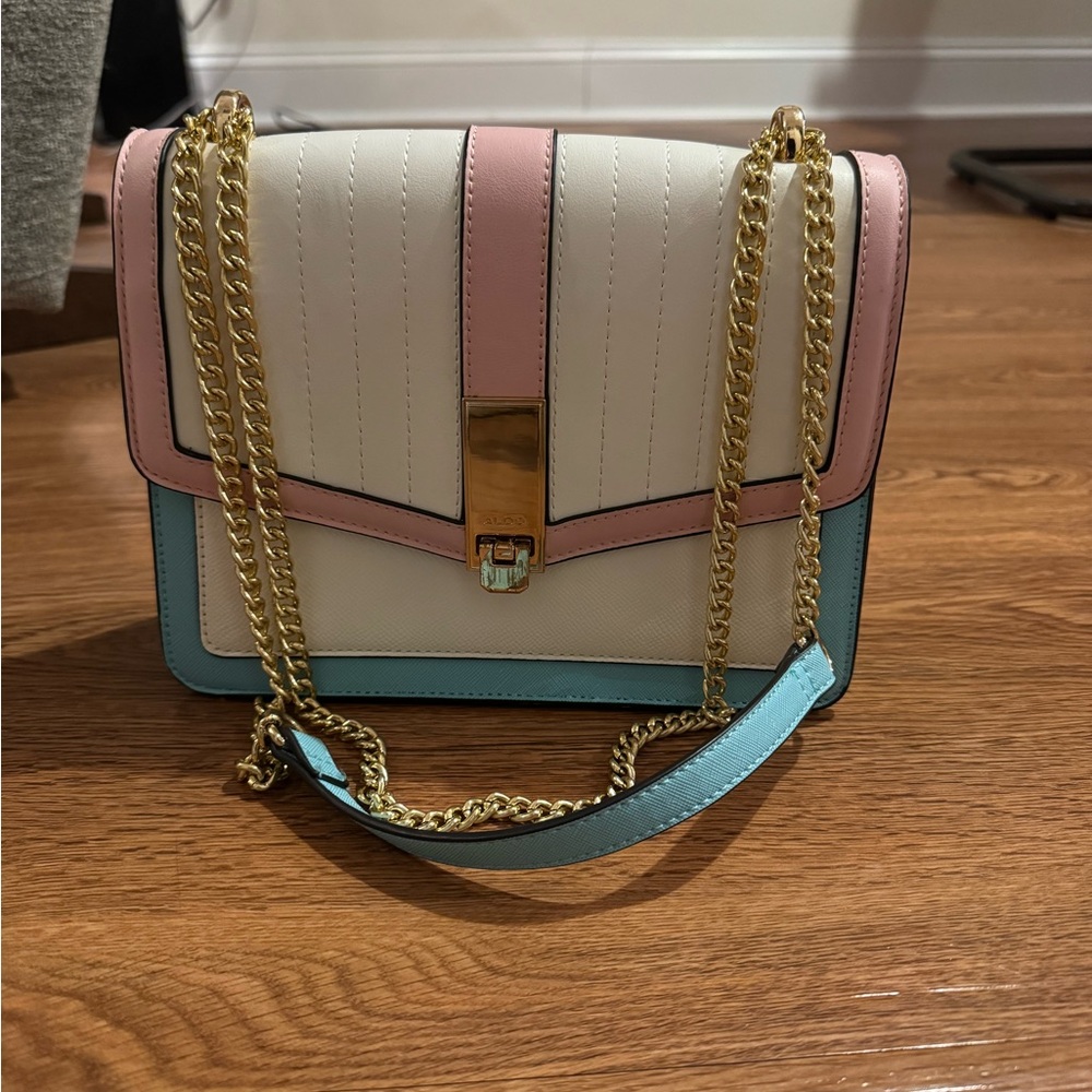 Also multicolor purse
